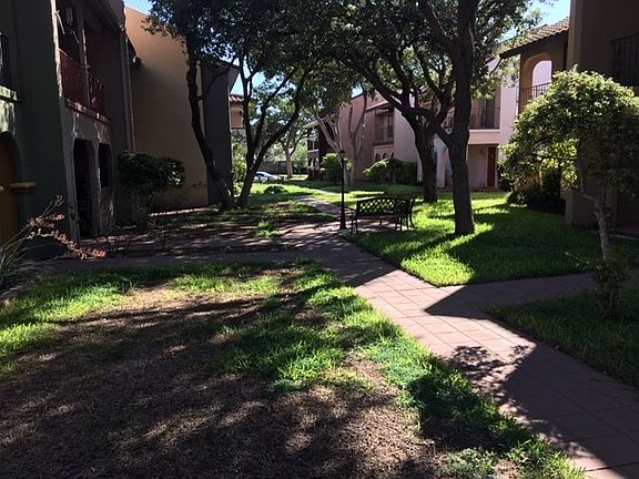 3rd image of 2415 Idlewilde Dr