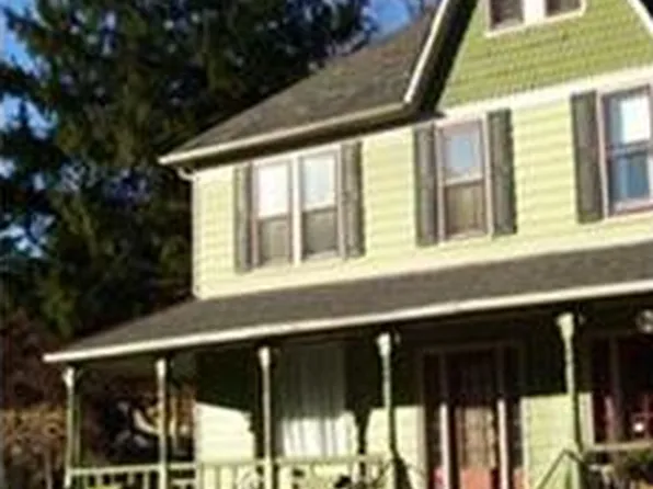 18 W Center St, Nazareth, PA 18064