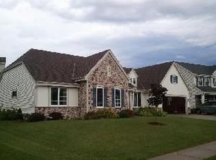 1686 Hunter Rd, Waukesha, WI 53189