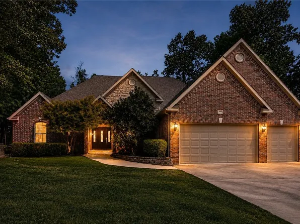 1303 NE Fairwinds Dr, Bentonville, AR 72712