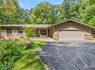 947 Sargent Ave SE, Ada, MI 49301