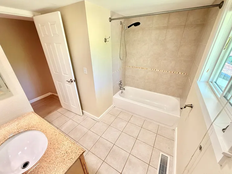 16915 NE 22nd Pl — Photo 13