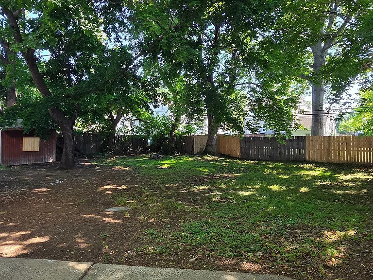 1019 Green Ln — Photo 35