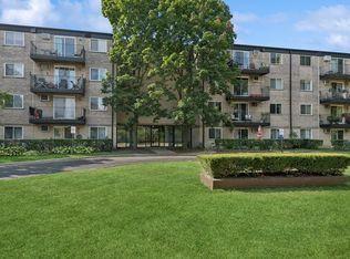 2315 E Olive St APT 1B, Arlington Heights, IL 60004