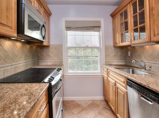 234 Park St APT 22, New Canaan, CT 06840