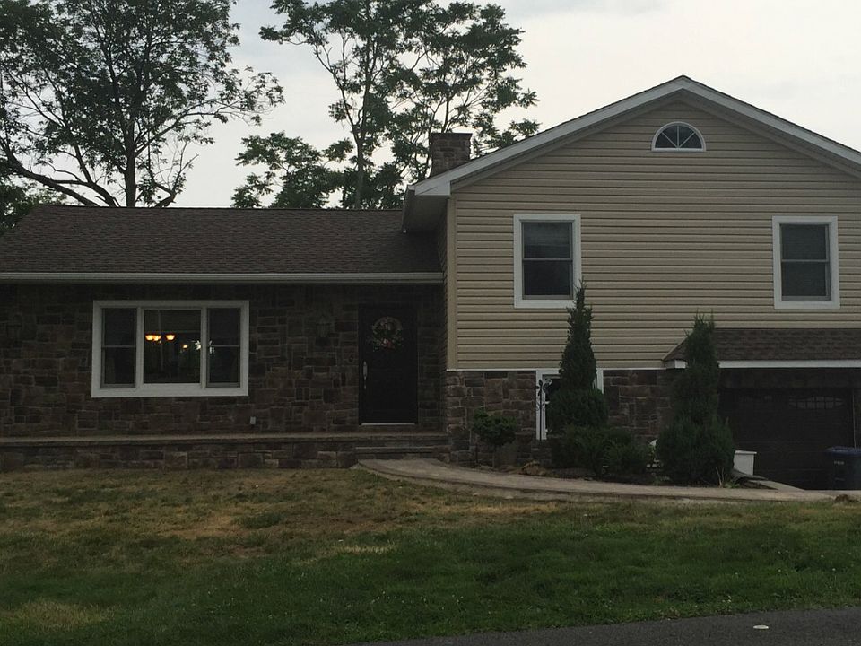 1st image of 16 Wilshire Dr