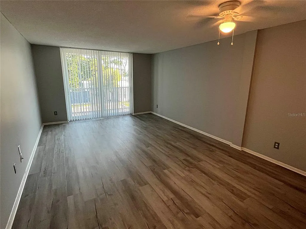 1 bed, 1.0 bath, 714 sqft, $1,300 — Photo 2