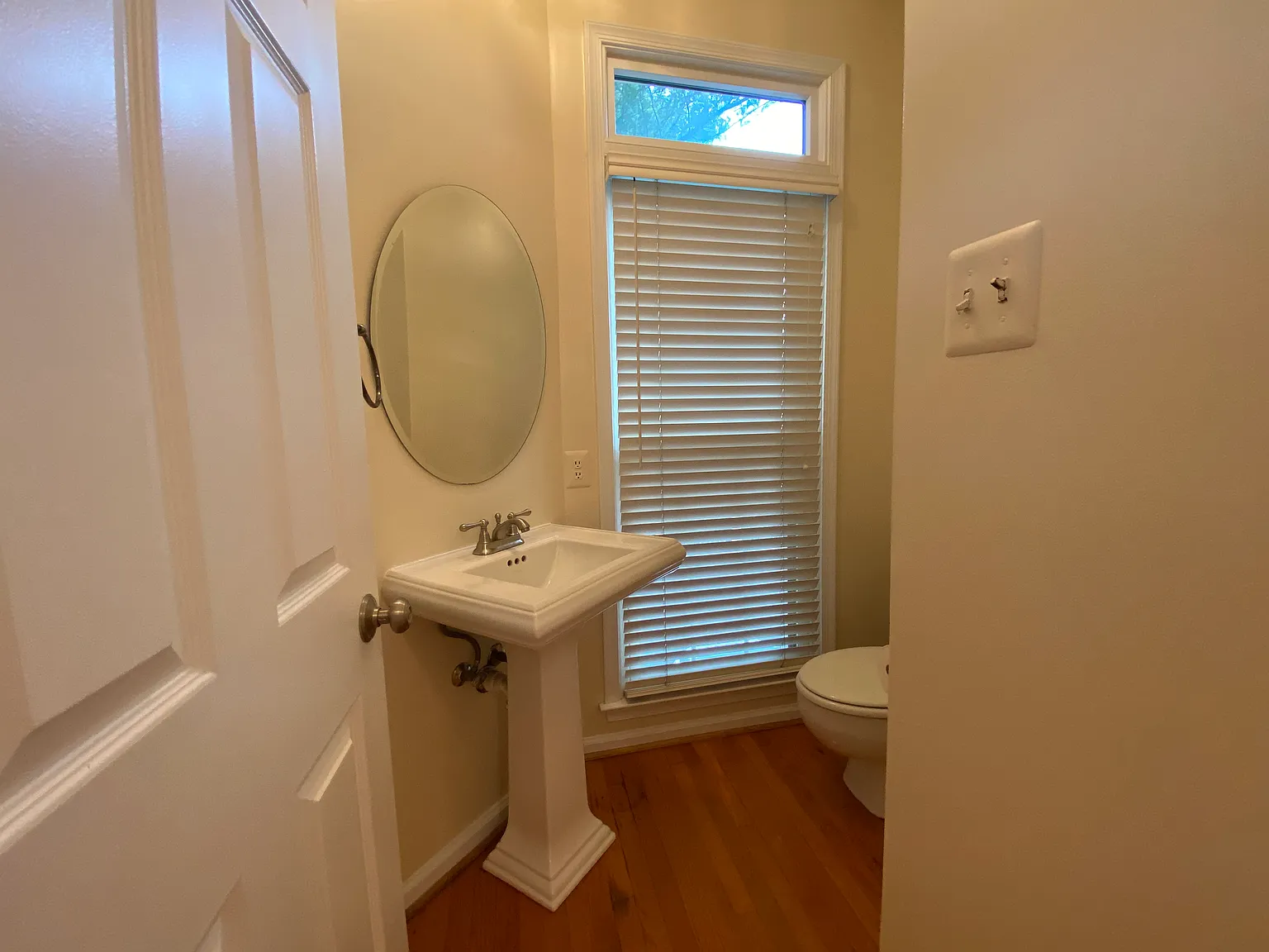 3 bed, 3.5 bath, 1784 sqft, $5,300 — Photo 2