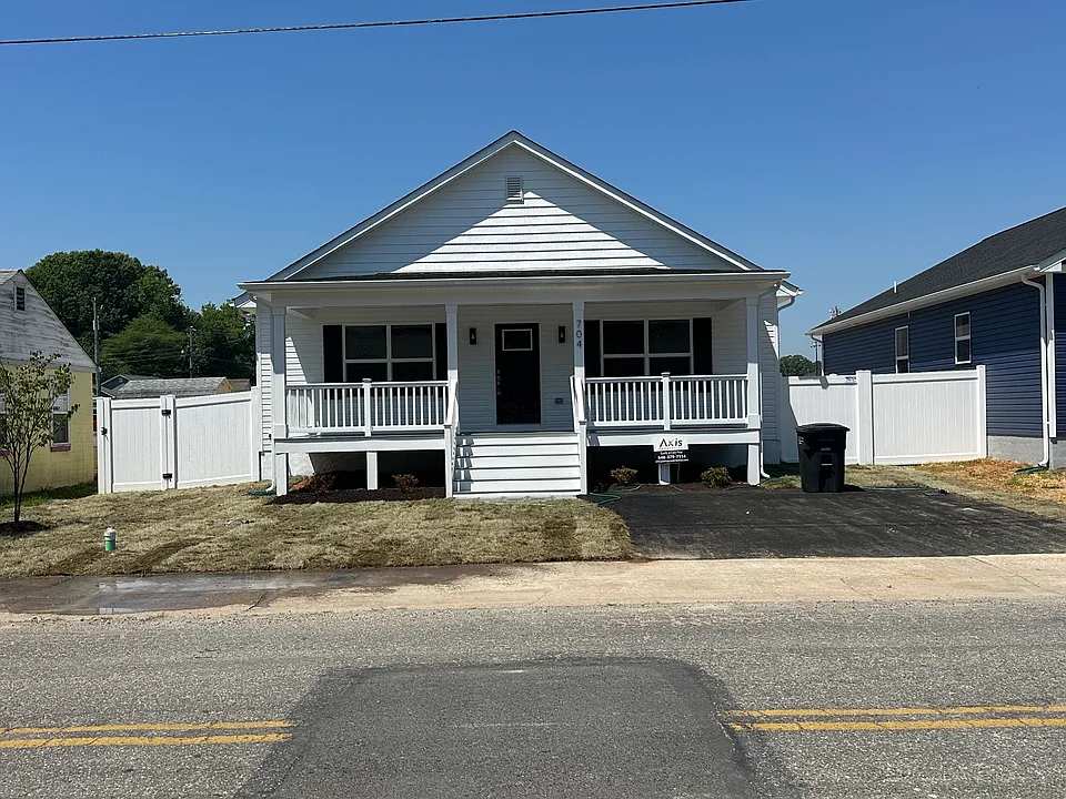 704 Jackson St