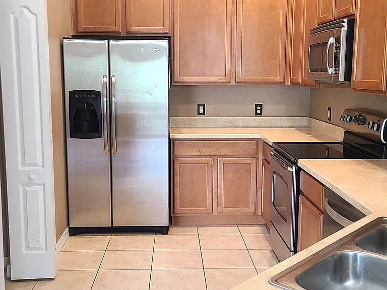 3511 Pine Oak Trl — Photo 6