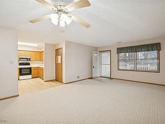 3rd image of 202 W Heatherwood Dr