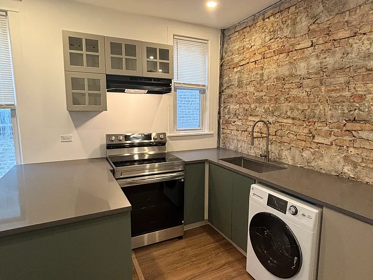 740 N Spaulding Ave #2F — Photo 22