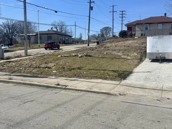 1146 South MEMORIAL DRIVE, Racine, WI 53403