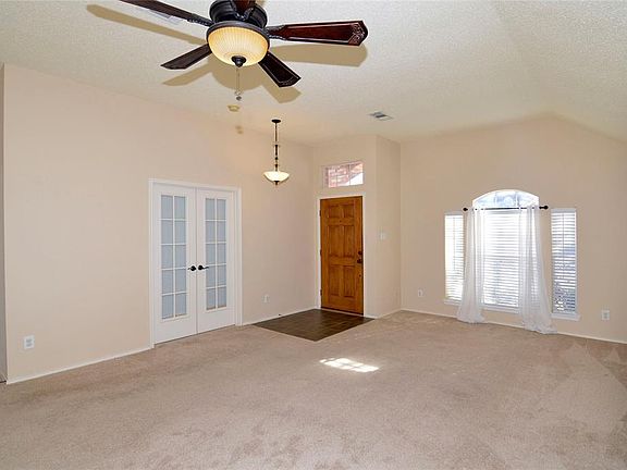 4th image of 3705 Villanova Dr