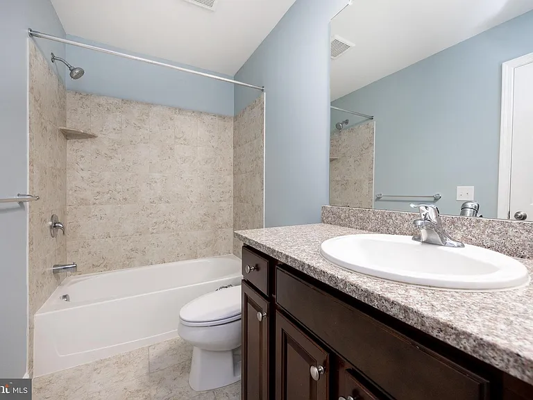 253 Fairfield Cir W — Photo 36