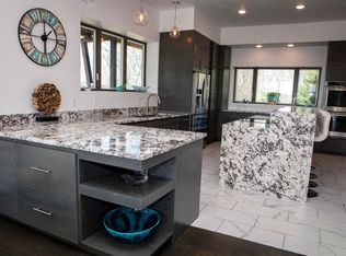 4320 Bluff Point Ct, Hazel Green, WI 53811