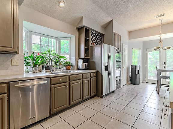 4th image of 2206 S Branch Dr