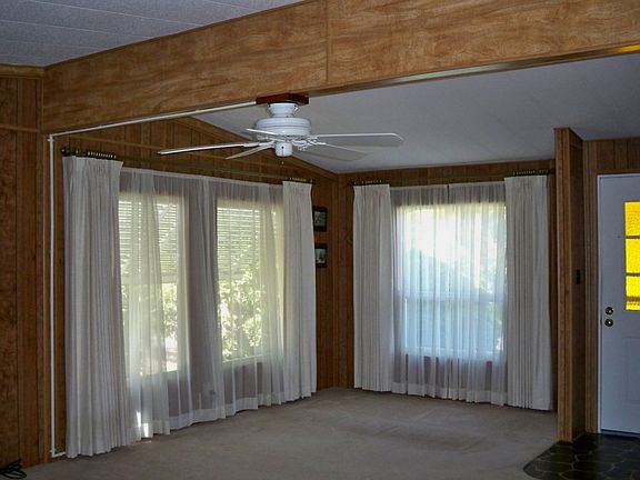 3rd image of 19349 Hollyhills Dr NE