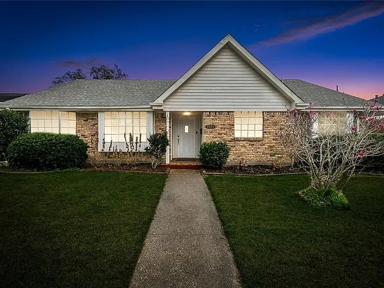 5751 Carlisle Ct — Photo 1
