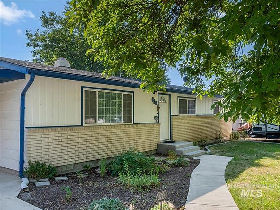 3rd image of 638 Meadow Dr