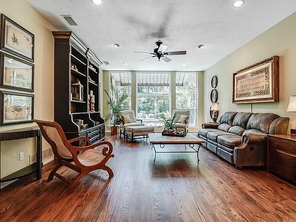 3rd image of 2706 Winding Oak Trl