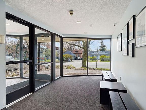 5th image of 232 Franklin Ave W #307