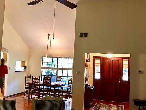 5th image of 102 Sandalwood Ct