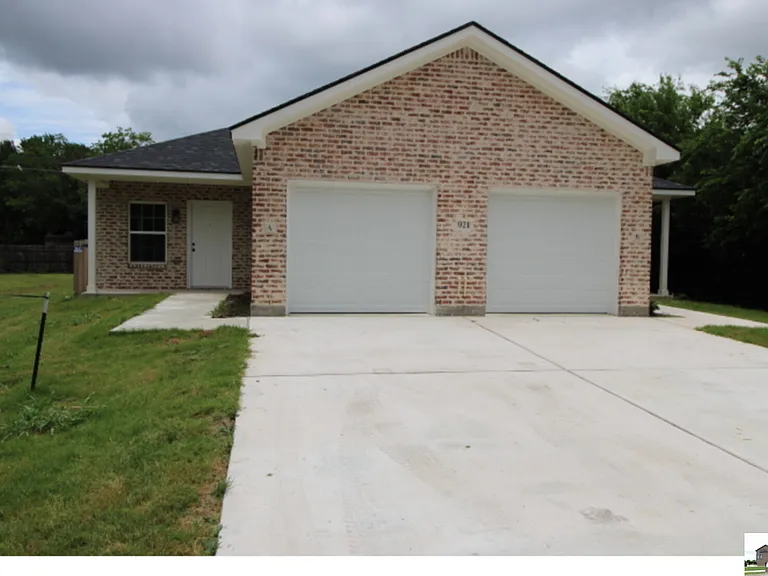 921 Ashwood Dr #A — Photo 1
