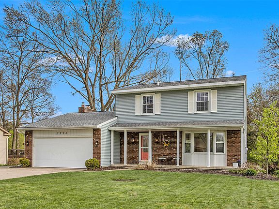 2nd image of 2924 Wausaukee Dr NE