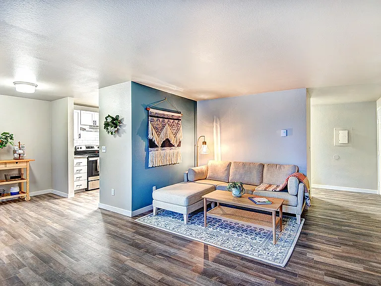 The Lynx Apartments — Photo 16