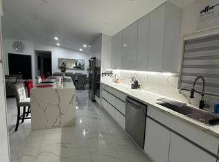 8225 NW 192nd Ter, Hialeah, FL 33015
