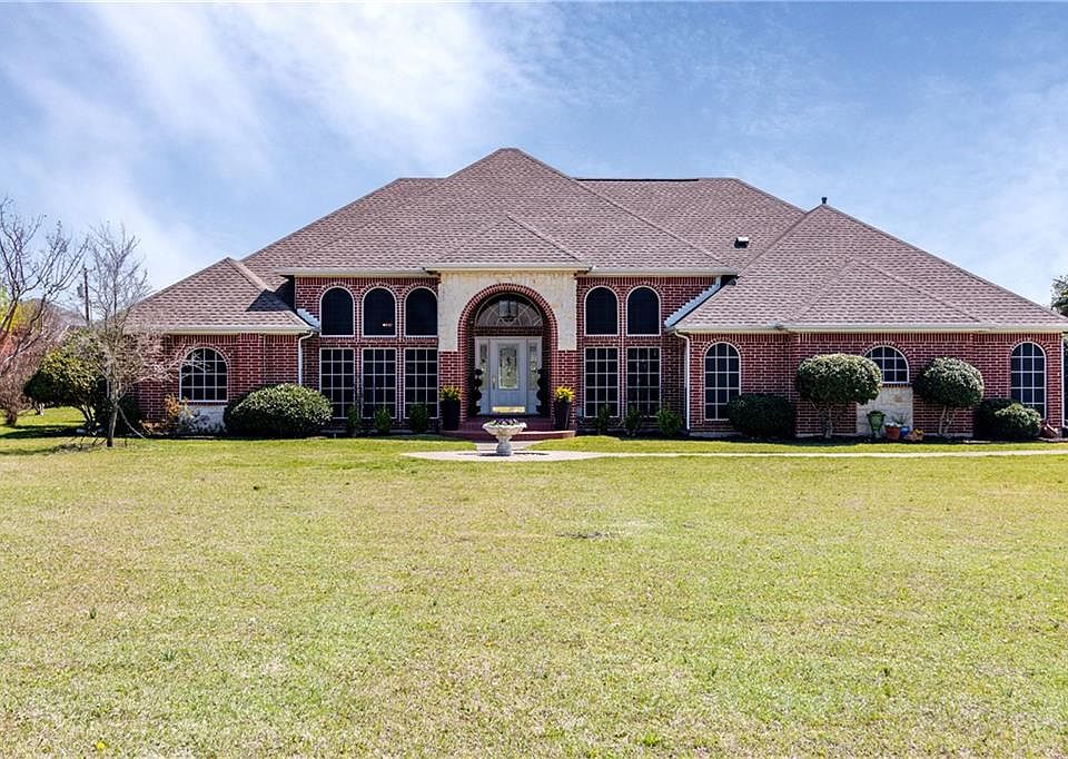 1st image of 18 Trailridge Dr