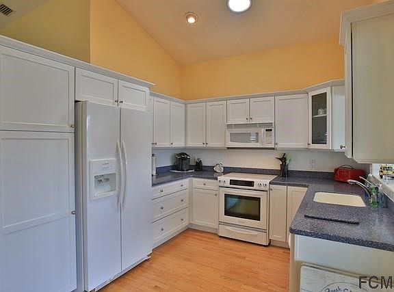 3rd image of 8 Avalon Dr