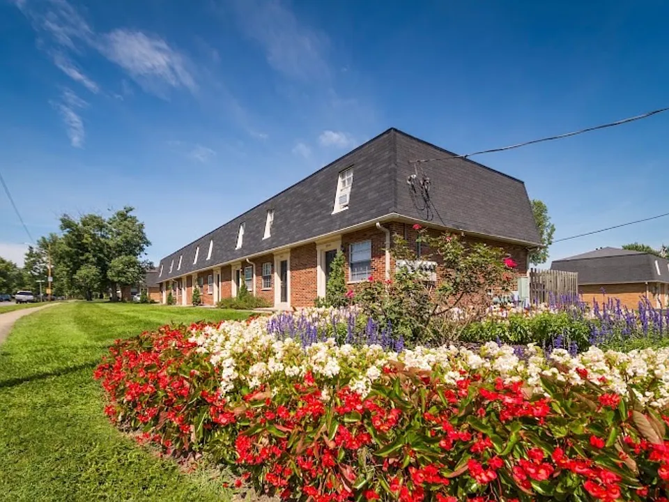 2376 Deewood Dr