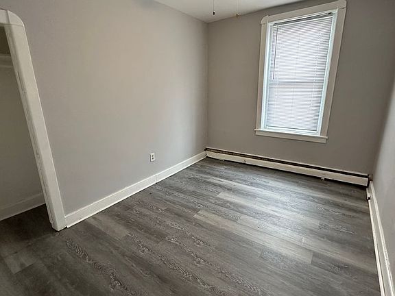 4th image of 437 Sharon Ave APT 1