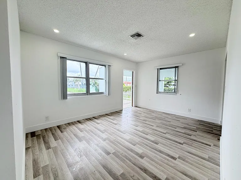 831 El Prado — Photo 3