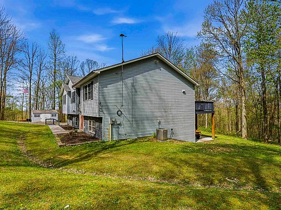 4th image of 99 Summit Ct