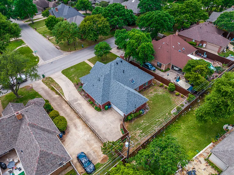2942 Woodland Hills Dr — Photo 3