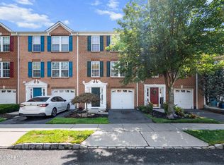 17 New Castle St, Farmingdale, NJ 07727