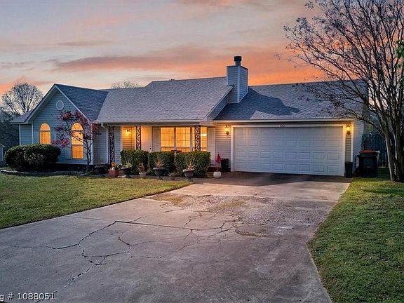 2nd image of 1001 Opal Dr