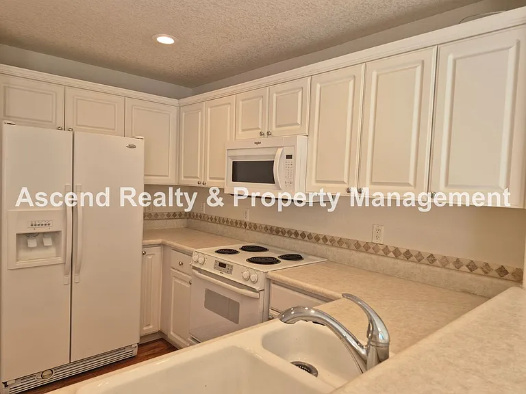 6443 NW Krislynn Ter — Photo 6