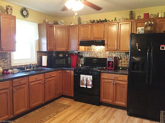 2nd image of 121 Monticello Cir
