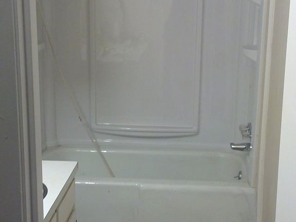 5th image of 105 Judy St