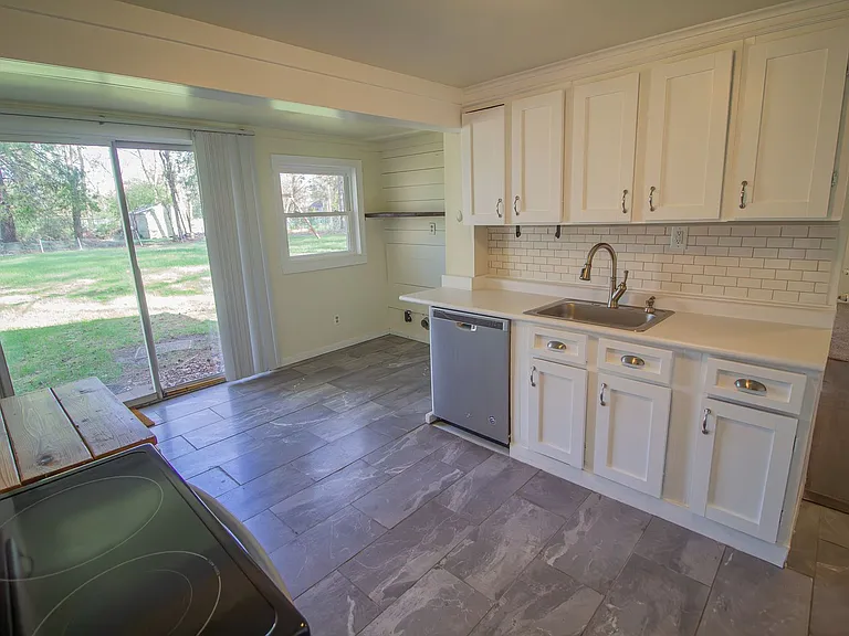 934 Mohegan Rd — Photo 10