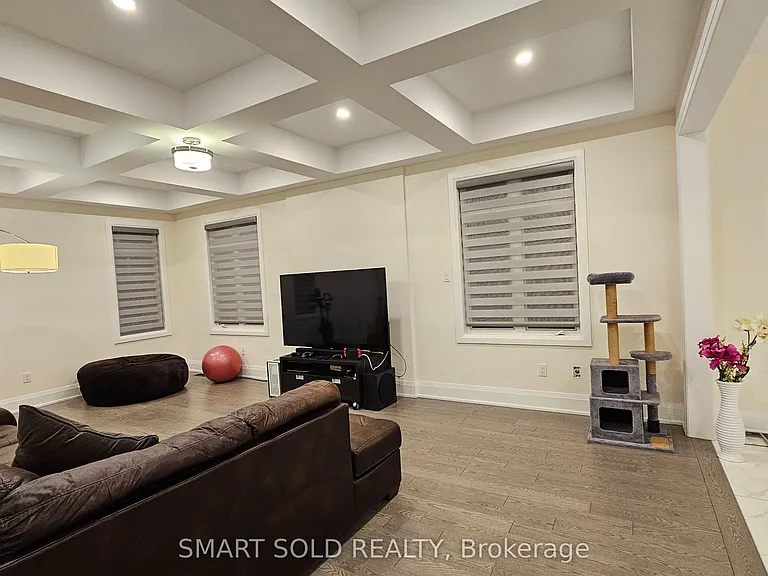 147 Hillsview Dr — Photo 12
