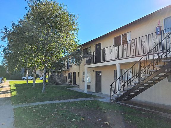 2nd image of 962 S Mollison Ave #11