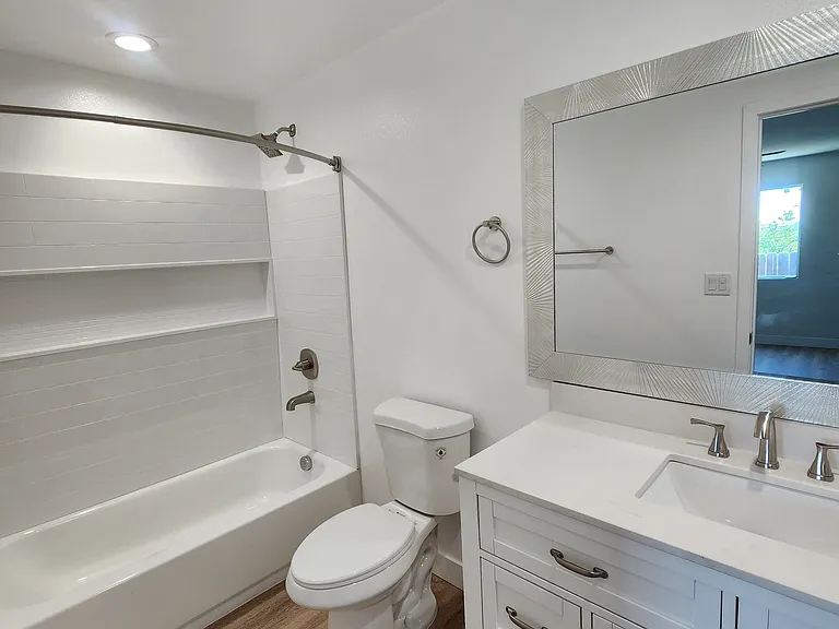 915 W 8th St #2 — Photo 12
