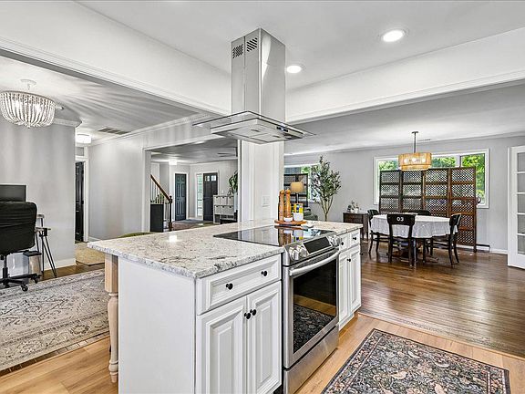 3rd image of 4950 Bonniewood Dr