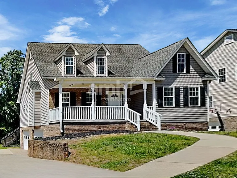 224 Brooks Edge Dr — Photo 1