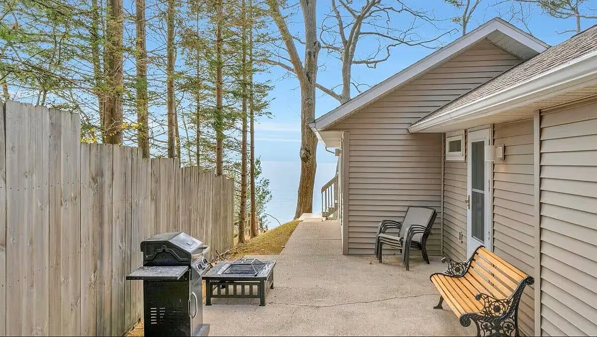 Winnetaska Rd, Muskegon — Photo 3